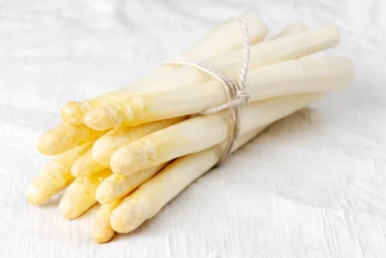 Spargel als Salat zubereiten – Omas Rezept mit Nordseekrabben aus Büsum