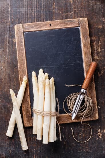 Frische Spargelstreifen schnell und einfach in der Pfanne zubereiten – Das Rezept