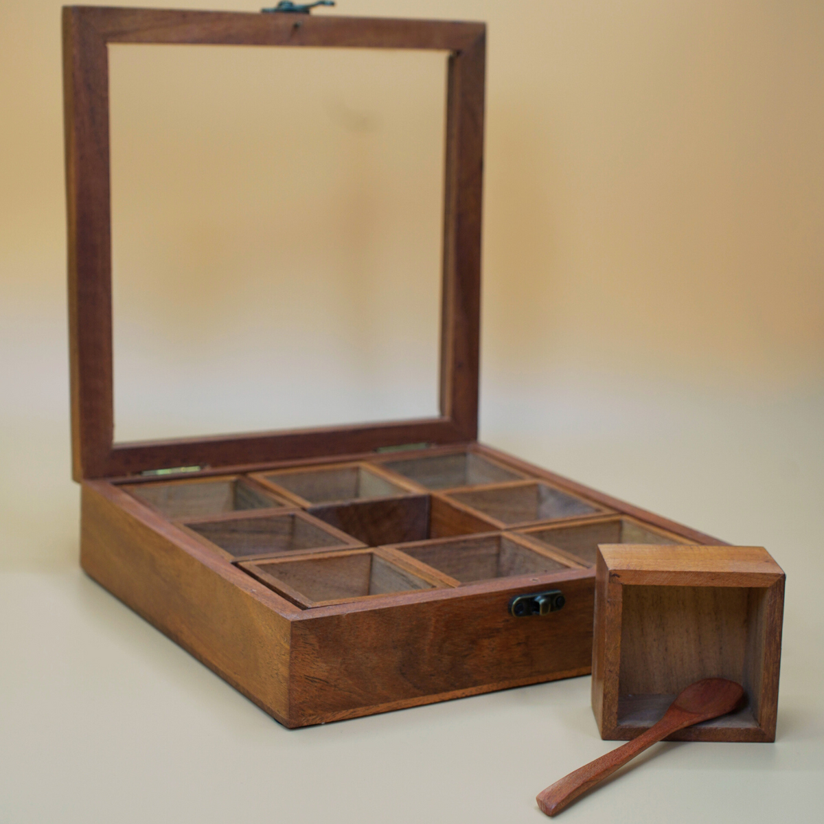 Gewürzbox aus Holz 9 Fächer – Dekorativ mit Glasdeckel und Löffel, Ide – CALLEkocht Shop