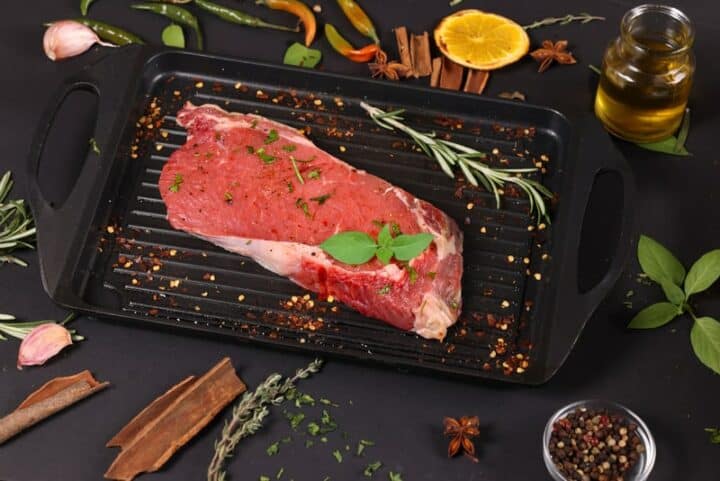 Rumpsteak auf Tomaten mit Parmesan-Kapern-Kruste - CALLEkocht