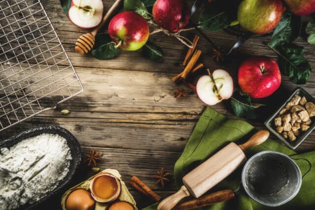 Schnellster Apfelkuchen der Welt backen - CALLEkocht