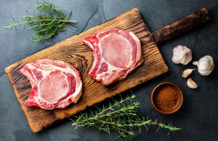 Kotelett richtig braten und mit leckerer Zwiebel- Senfsoße zubereiten ...