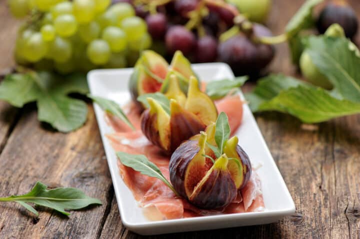 Tagliatelle mit Parmaschinken, Feigen und Pistazien. Bestes Rezept ...