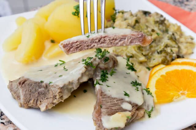 Omas Tafelspitz: Rindfleisch m. Meerrettichsoße – Rezept Tradition pur ...